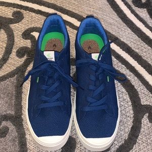 CARIUMA Rio Brasil men’s 11.5 women’s 13 like new!